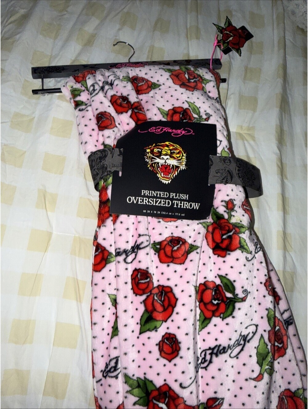 Ed Hardy Tattoo Printed Plush Oversized Throw Blanket Pink with red Roses NWT
